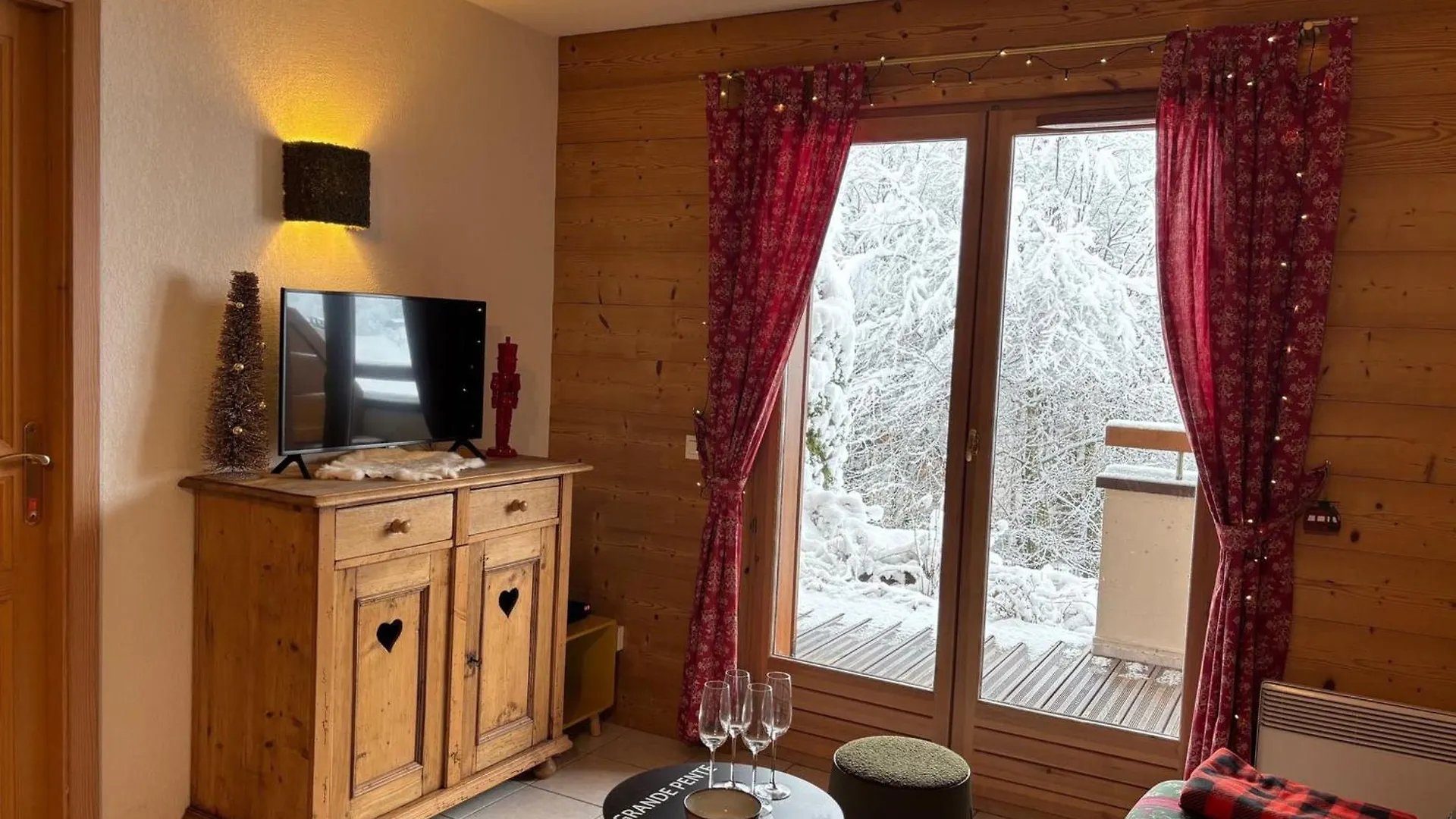 Appartement Cosy Pres Des Pistes Avec Garage, Wifi, Terrasse - La Clusaz - Fr-1-459-234 0*,  Francia